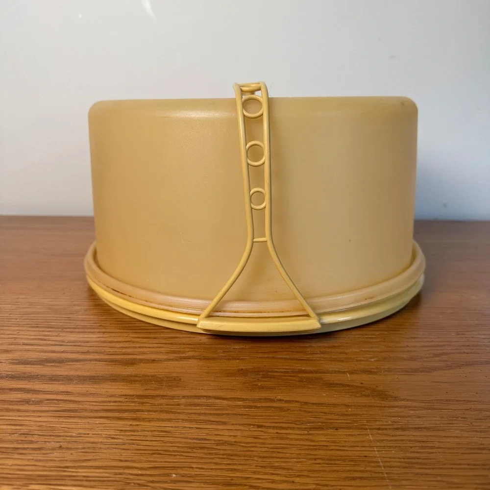 Vintage Tupperware Harvest Gold‎ Cake Taker Carrier 1256-3 Yellow USA Made Retro